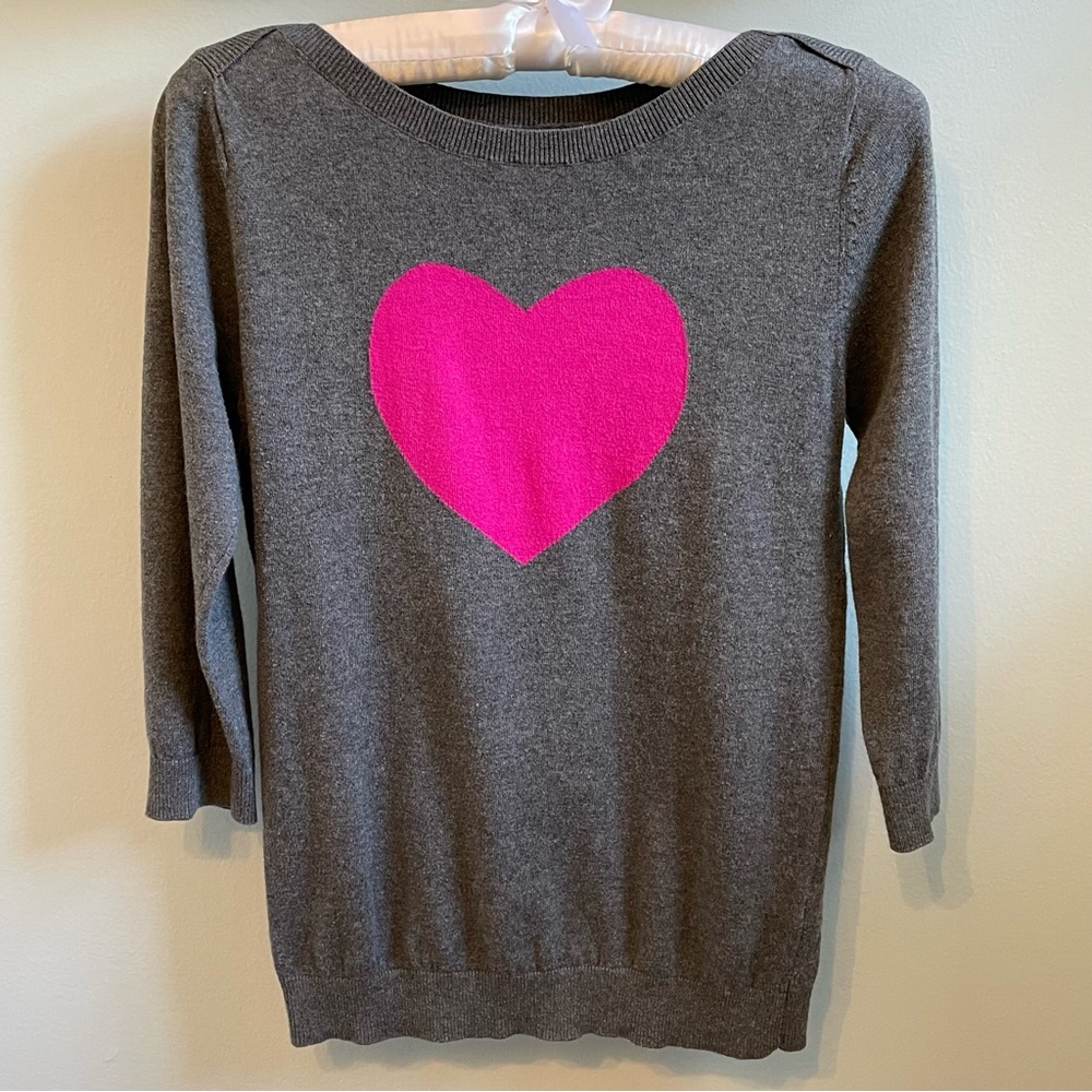 Old Navy 100% Cotton Sweater XS Grey w Pink Heart Boatneck Valentine’s Day ❤️